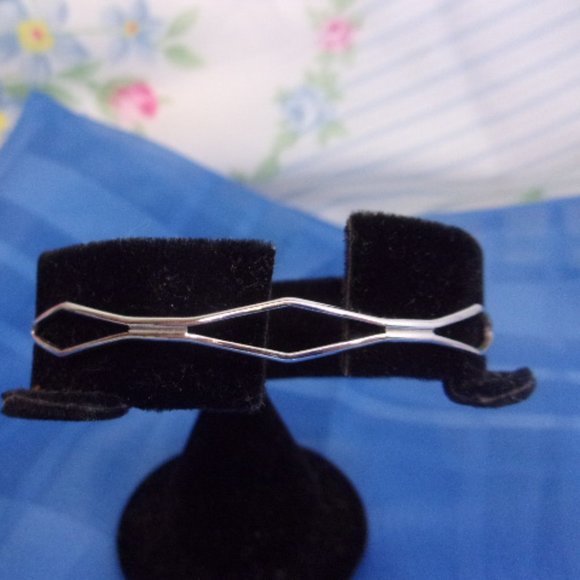 Sarah Coventry Silver Cuff Bracelet - Picture 7 of 8